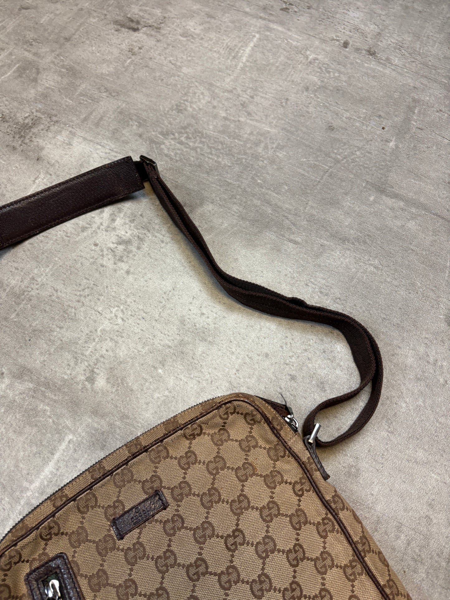 Gucci Monogramm Sling Bag