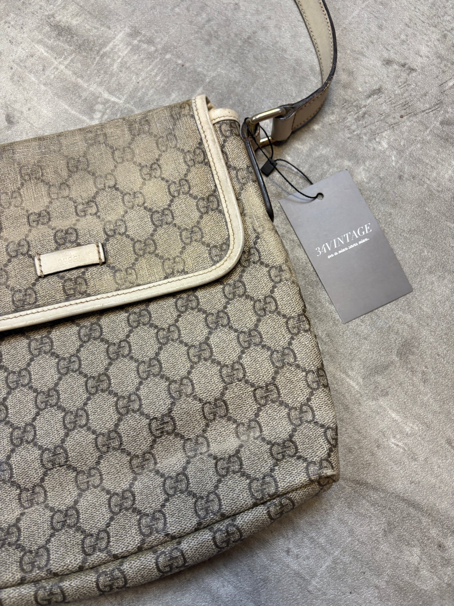 Gucci Monogramm Sling Bag