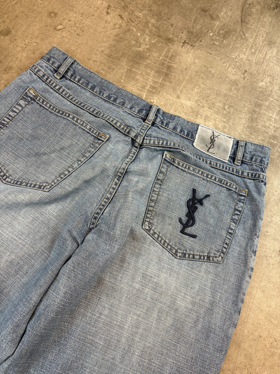 Yves Saint Laurent Straight Jeans M