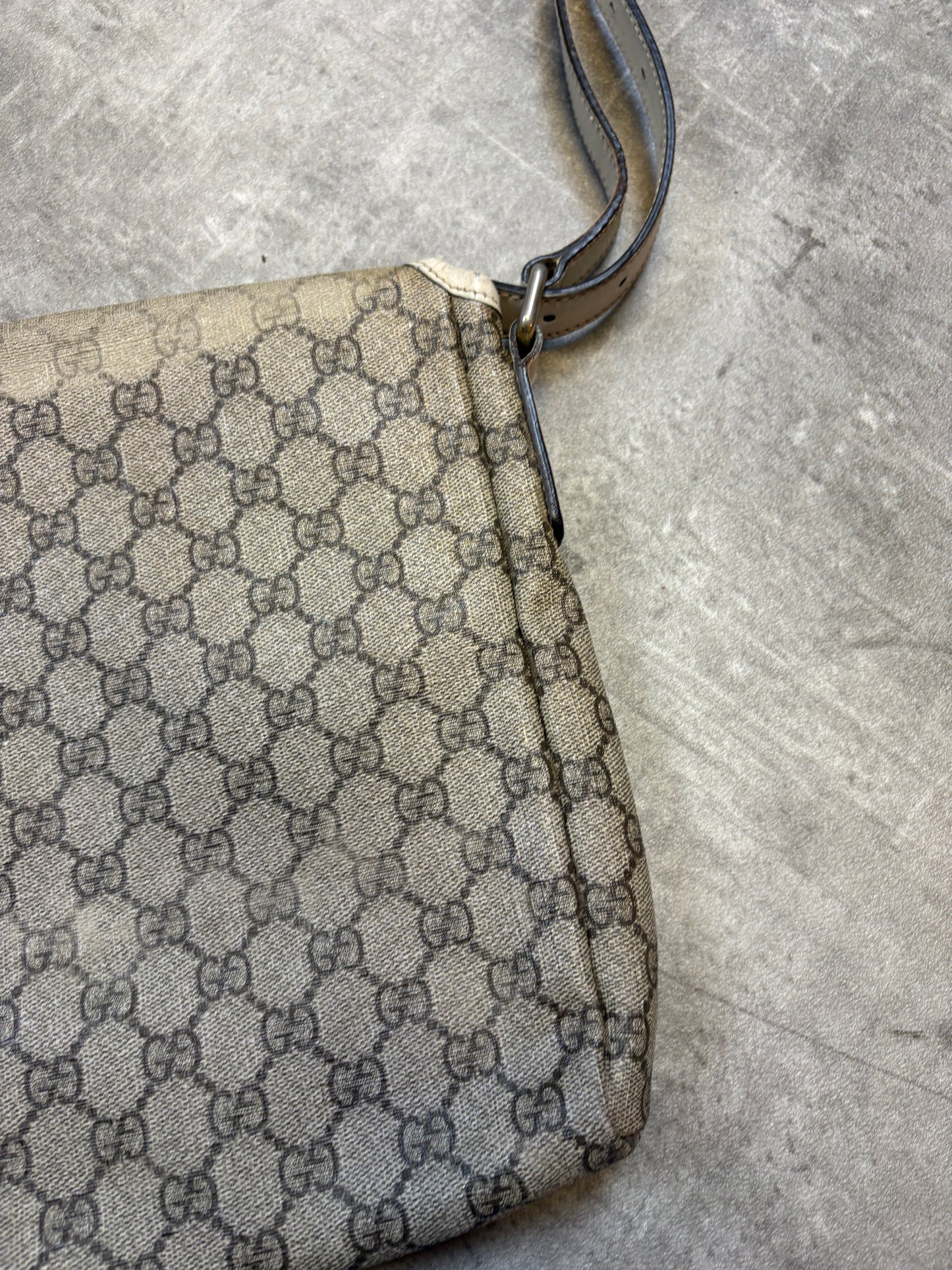Gucci Monogramm Sling Bag