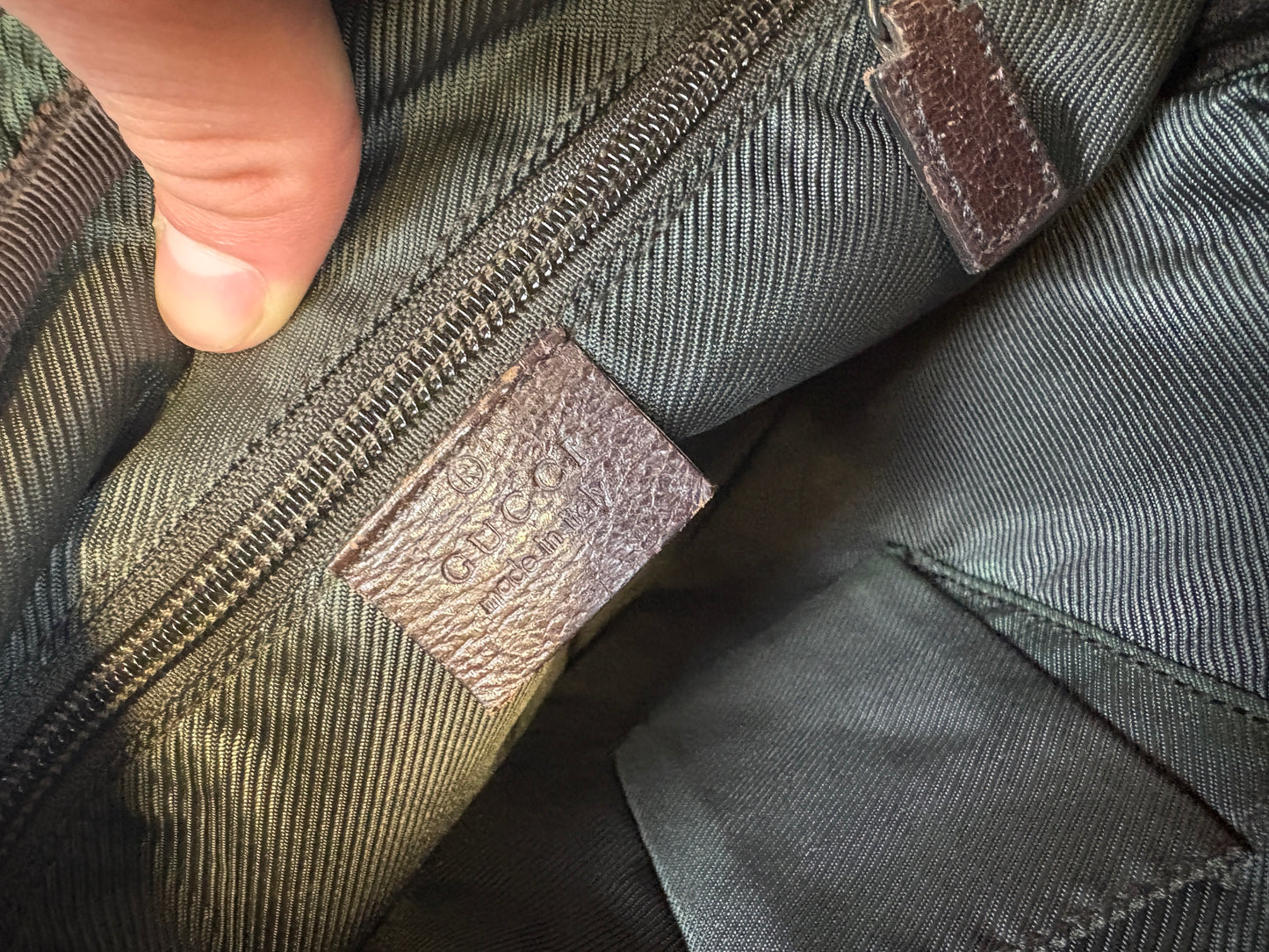 Gucci Monogramm Sling Bag