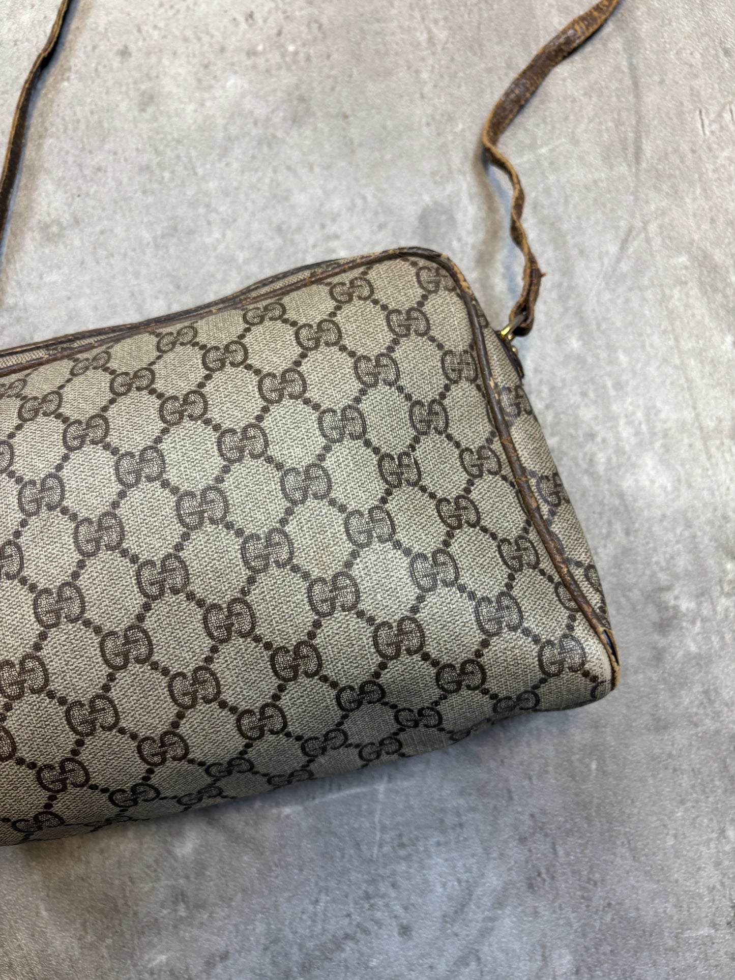 Gucci Monogramm Sling Bag