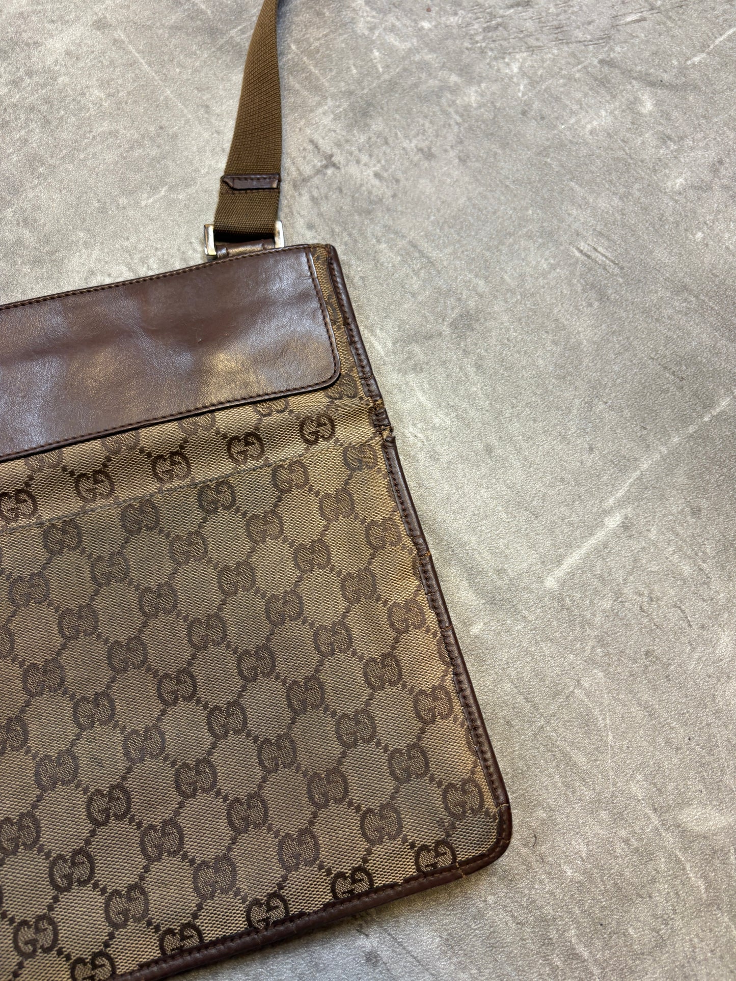 Gucci Monogramm Sling Bag
