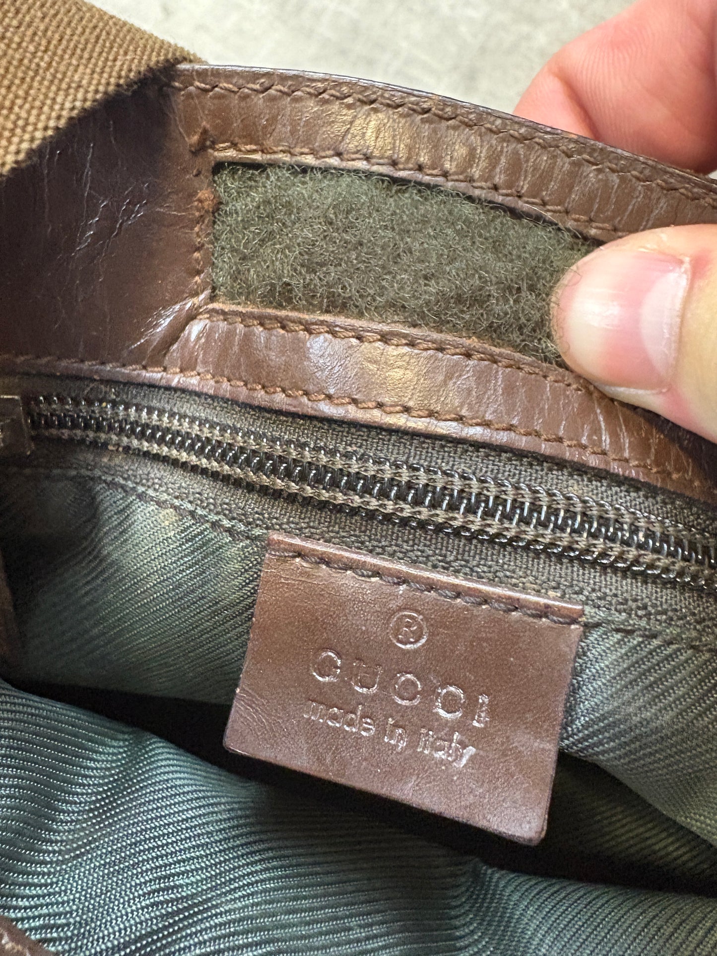 Gucci Monogramm Sling Bag
