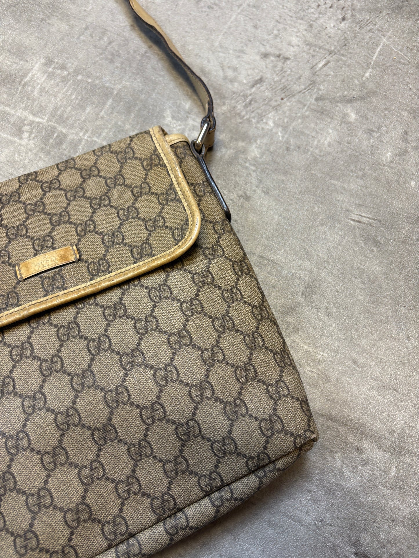 Gucci Monogramm Sling Bag