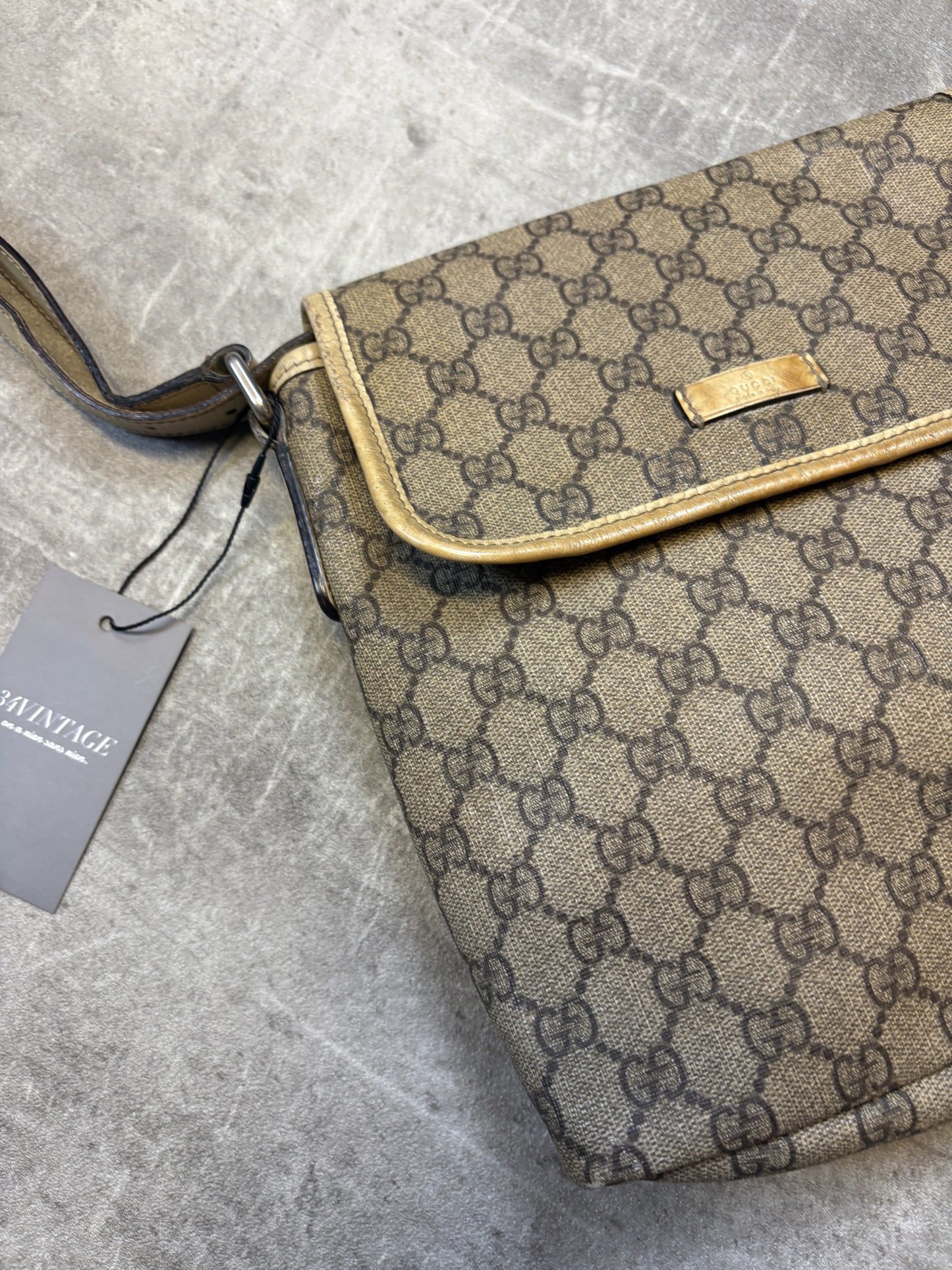 Gucci Monogramm Sling Bag