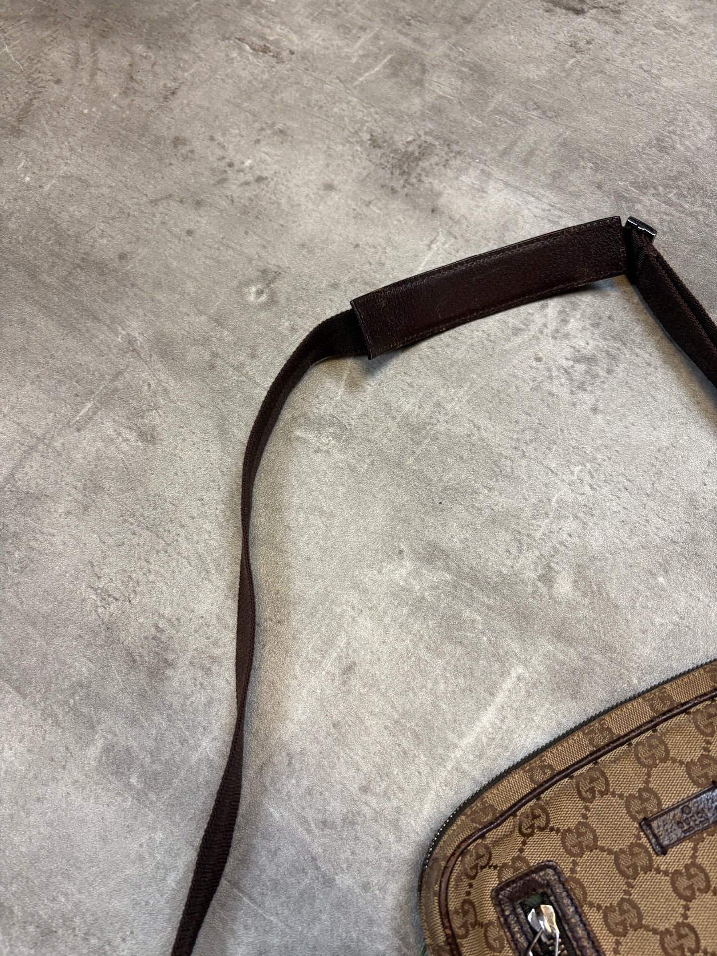 Gucci Monogramm Sling Bag