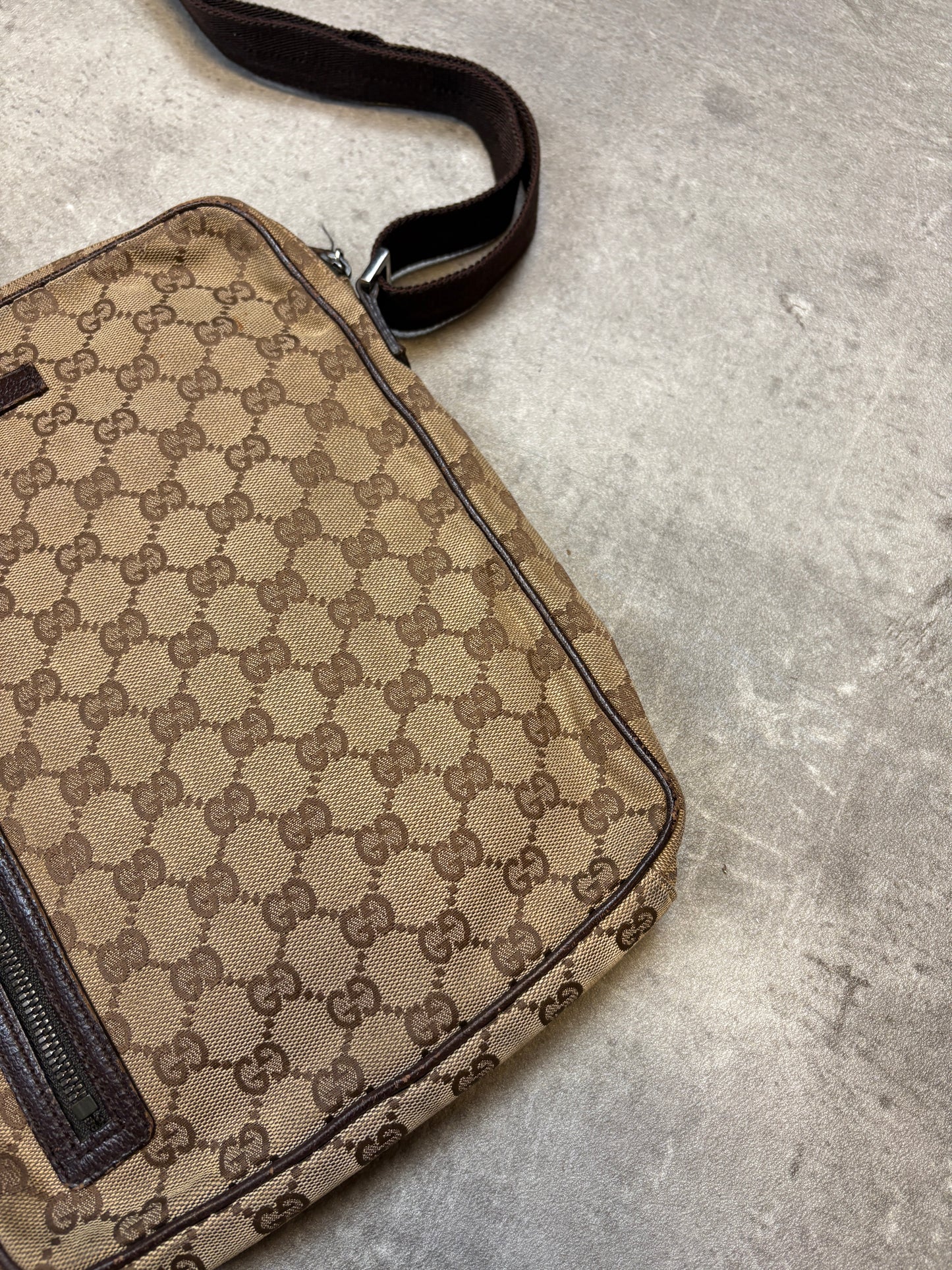 Gucci Monogramm Sling Bag