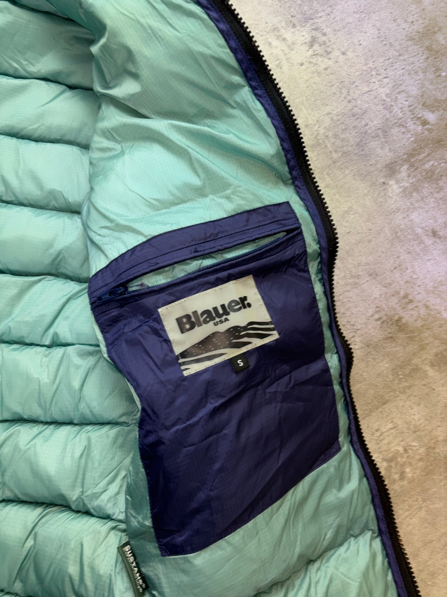 Blauer Puffer S