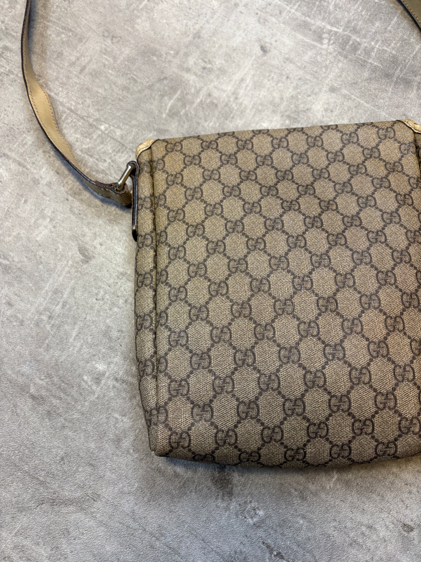 Gucci Monogramm Sling Bag