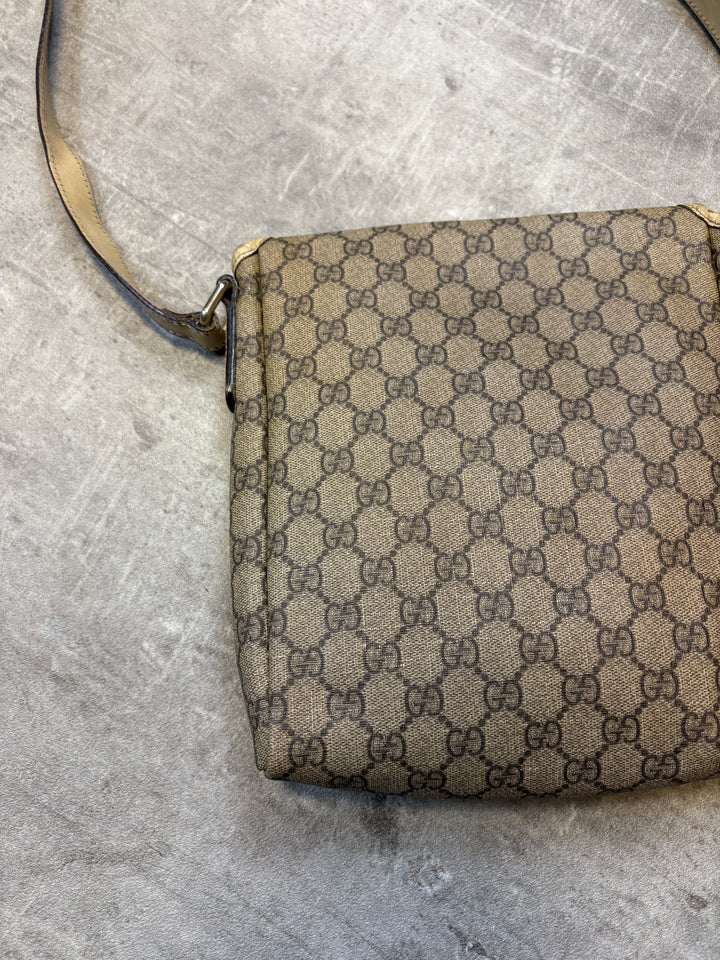 Gucci Monogramm Sling Bag