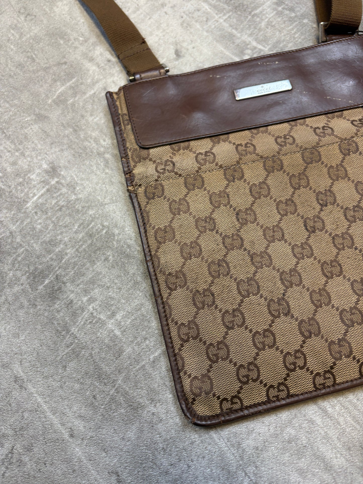 Gucci Monogramm Sling Bag