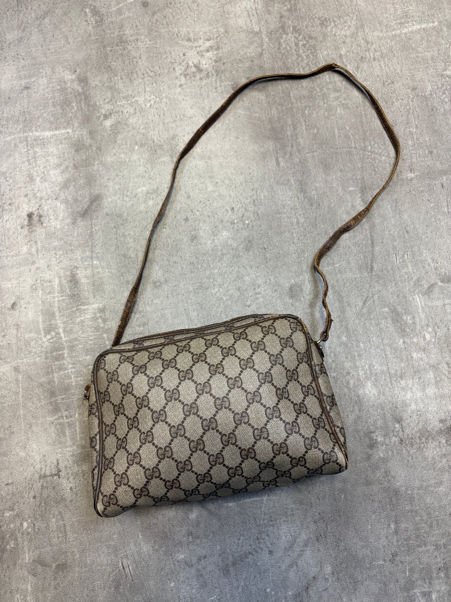 Gucci Monogramm Sling Bag