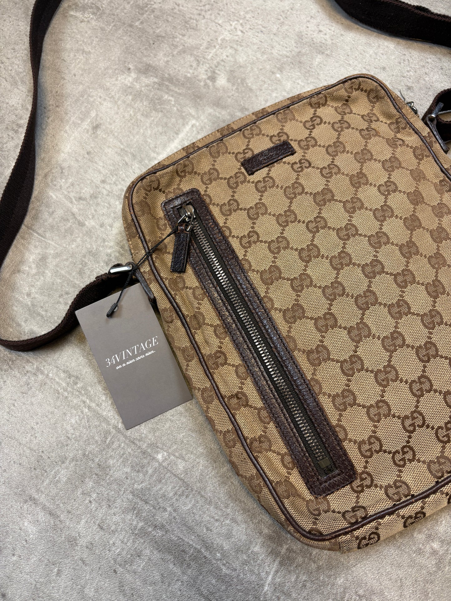 Gucci Monogramm Sling Bag
