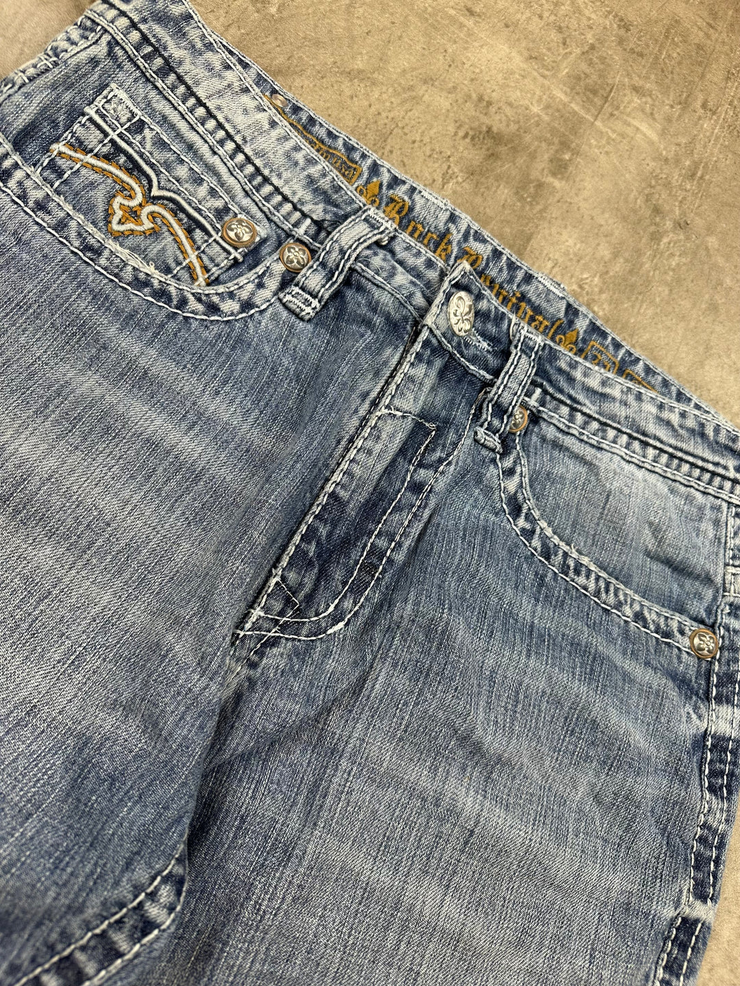 Rock Revival Straight Jeans | 32 | L