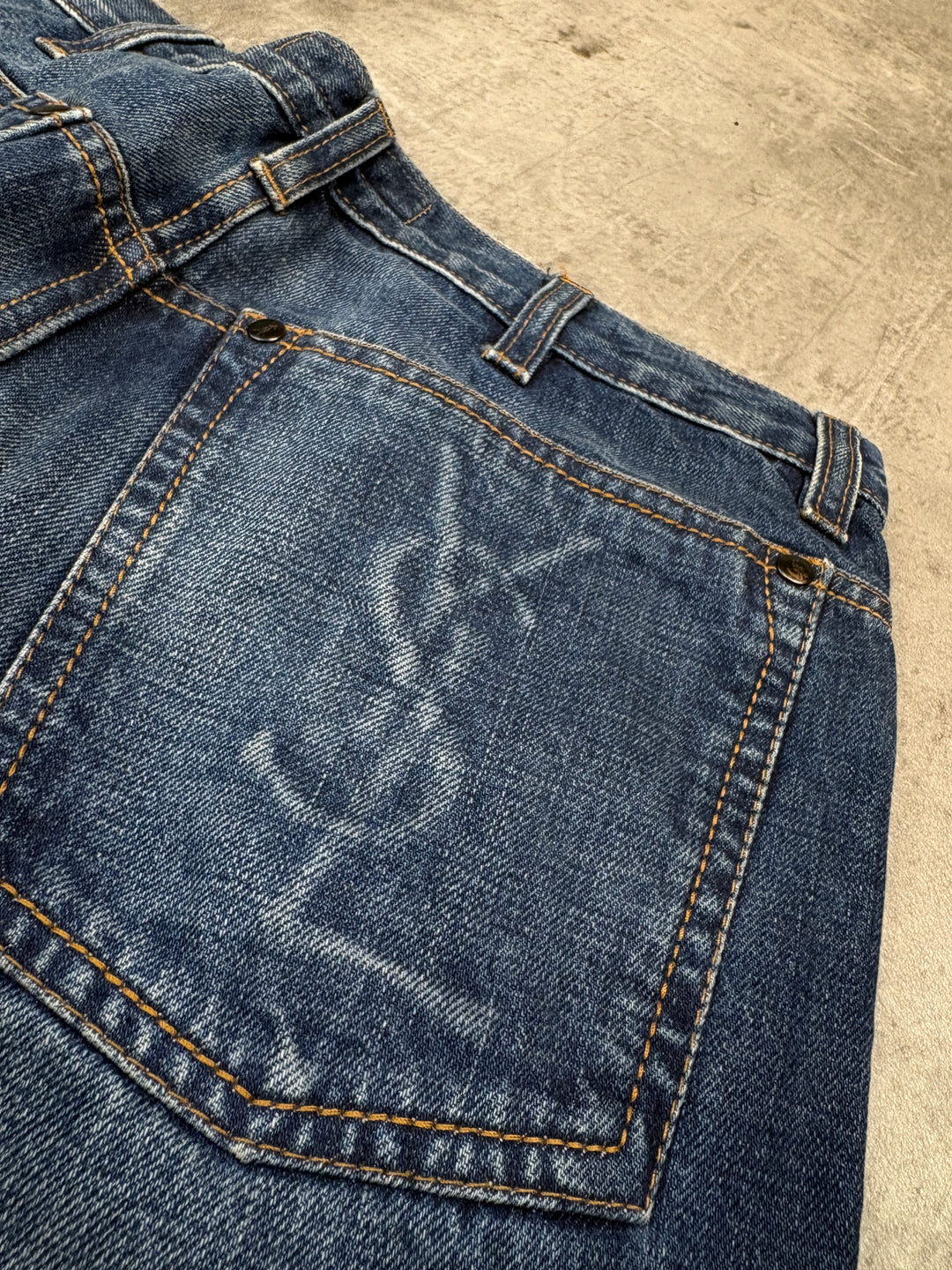 Yves Saint Laurent Straight Jeans S